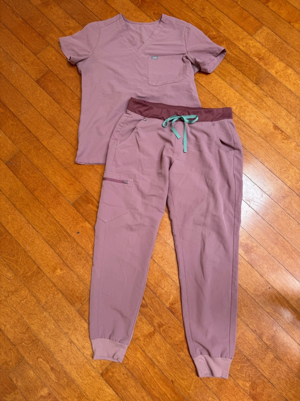 Figs Women's Mauve Scrub Set with Teal Drawstring